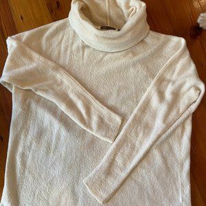 Vince Turtleneck Sweater size medium high low hem